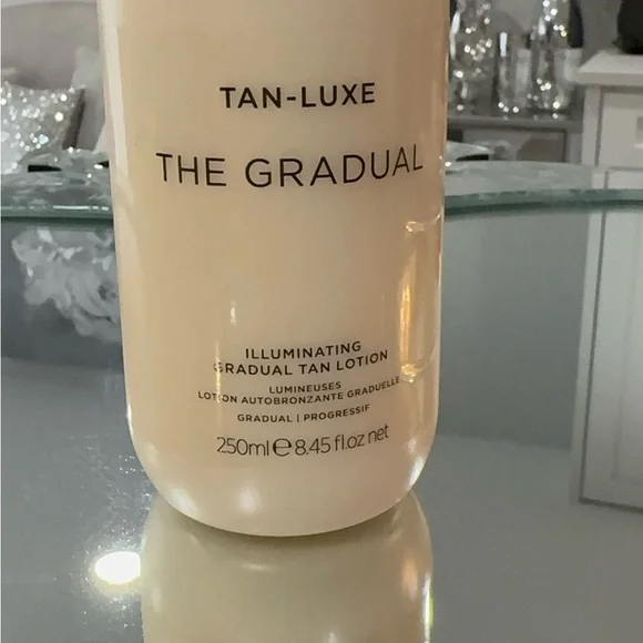 Tan-Luxe The Gradual Tan Lotion - Picture 2 of 10